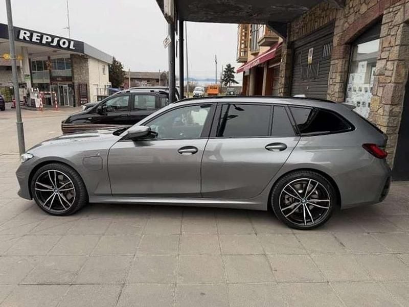 Usado BMW 330e Comfort Edition 292 CV (214 kW) 2024 Gris Familiar