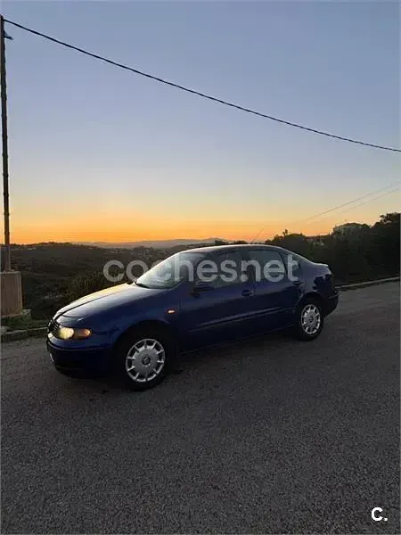 Usado Seat Toledo Stella 110 CV (80 kW) 1999 Azul Berlina