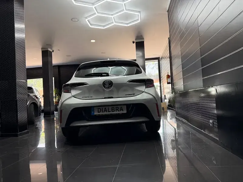 Usado Toyota Corolla Active 122 CV (89 kW) 2020 Blanco Berlina