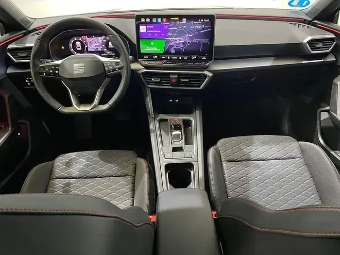 Usado Seat Leon FR 204 CV (150 kW) 2025 Rojo Berlina