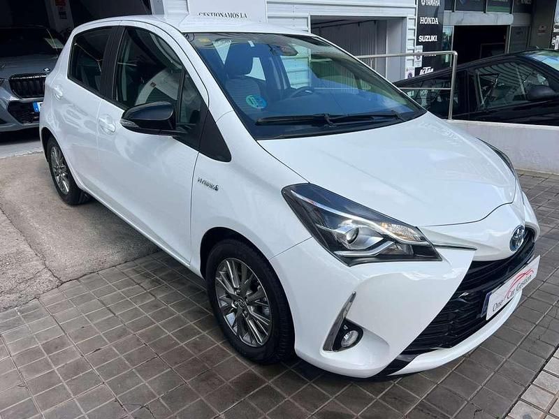 Usado Toyota Yaris Hybrid Active 100 CV (73 kW) 2020 Blanco Utilitario