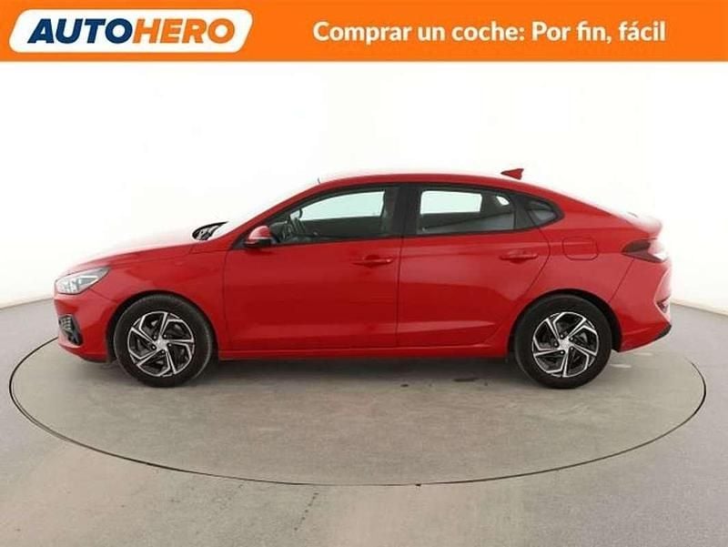 Usado Hyundai i30 120 CV (88 kW) 2021 Rojo Utilitario
