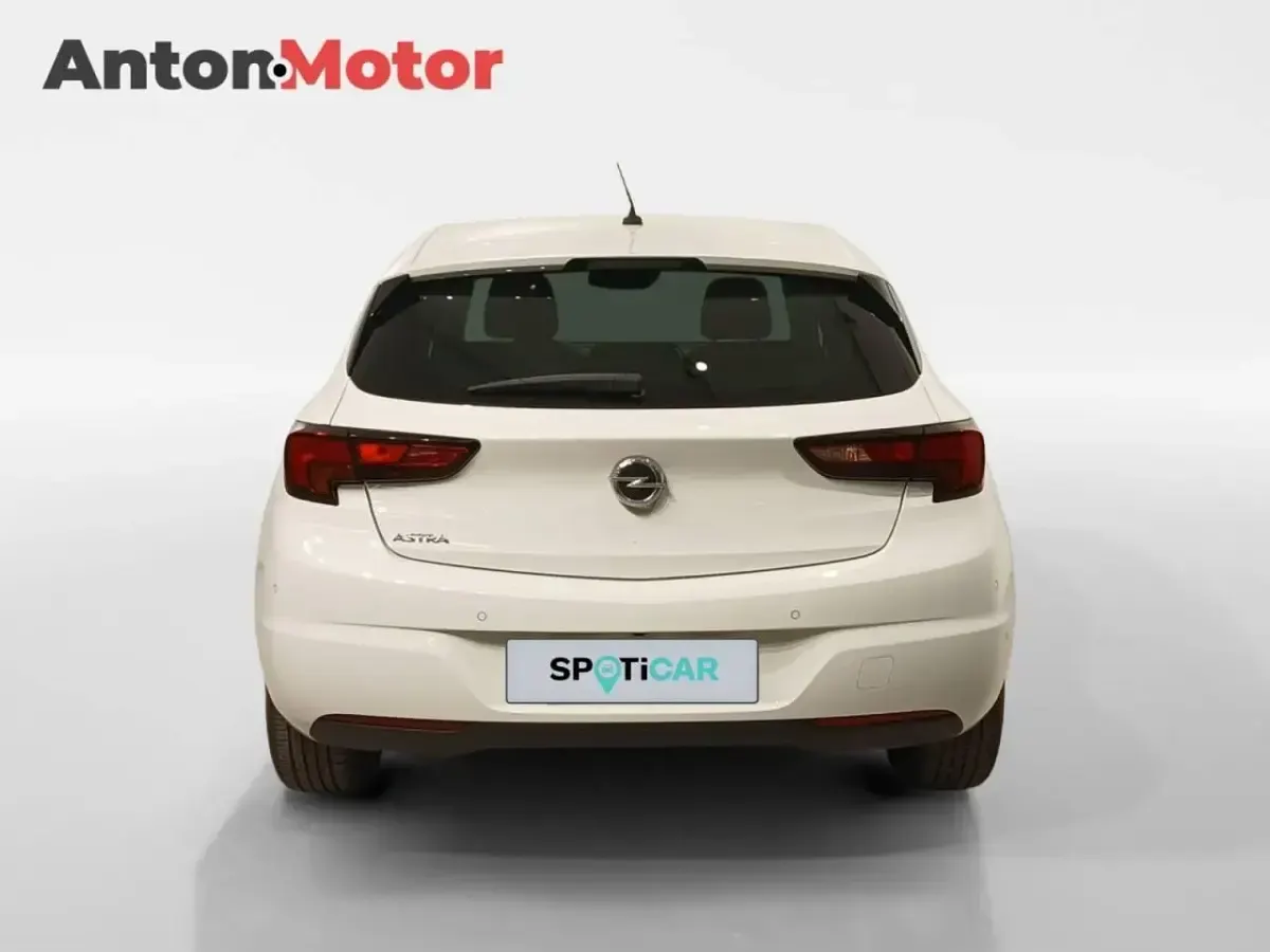 Usado Opel Astra Design & Tech 110 CV (80 kW) 2021 Blanco Berlina