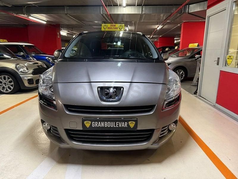 Usado Peugeot 5008 110 CV (80 kW) 2010 Gris / plata Monovolumen