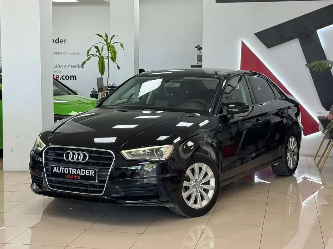 Usado Audi A3 Advanced 125 CV (91 kW) 2015 Negro Berlina