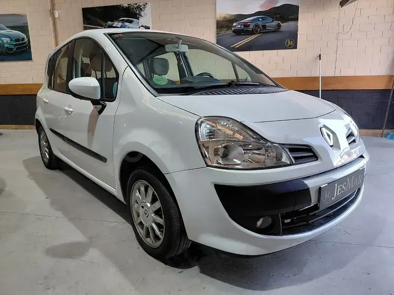 Usado Renault Grand Modus Authentique 75 CV (55 kW) 2011 Blanco Monovolumen