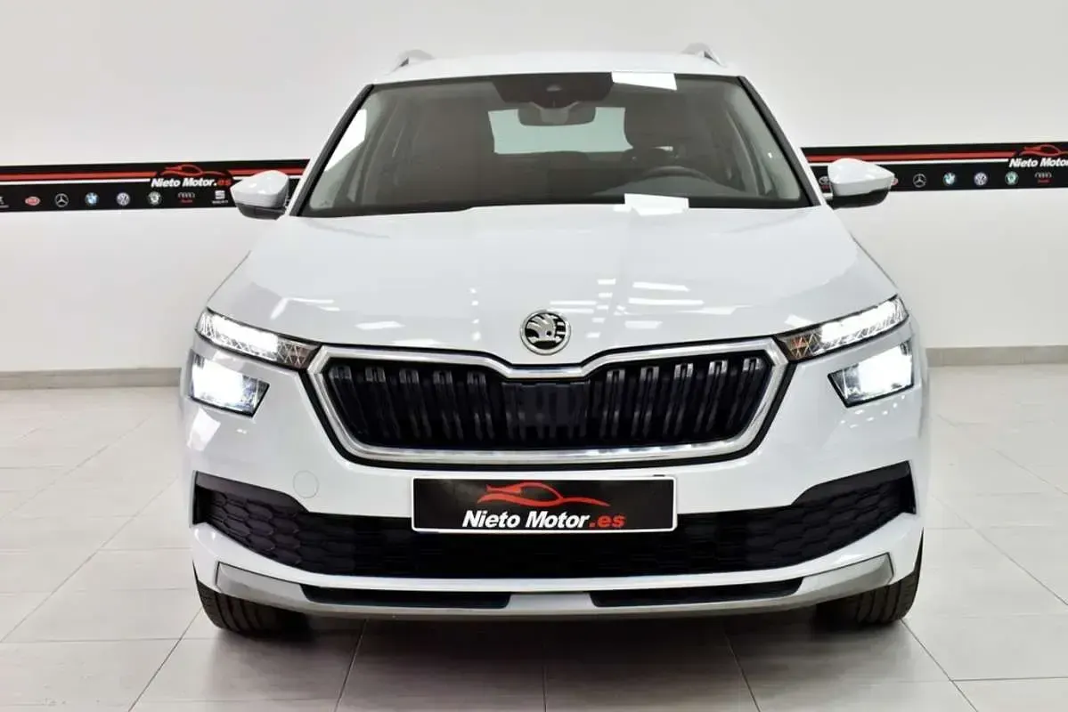 Usado Skoda Kamiq Ambition 95 CV (69 kW) 2021 Blanco SUV
