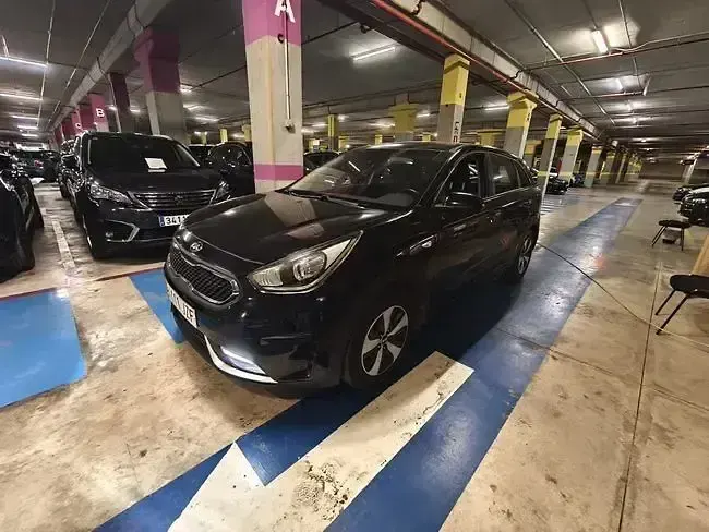 Usado Kia Niro 141 CV (103 kW) 2017 Negro SUV