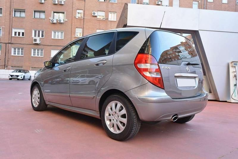 Usado Mercedes A160 Elegance 82 CV (60 kW) 2008 Plateado Utilitario