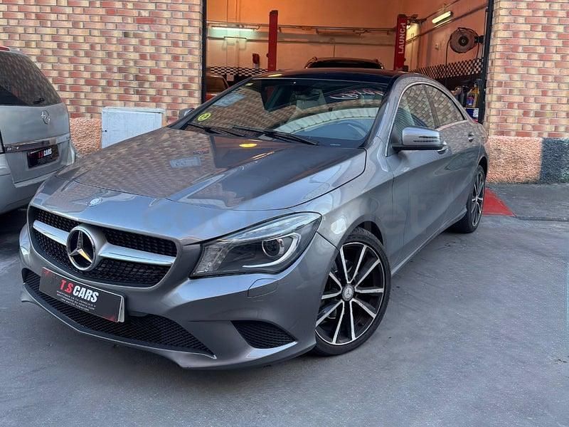 Usado Mercedes CLA200 Urban 136 CV (100 kW) 2014 Gris / plata Berlina