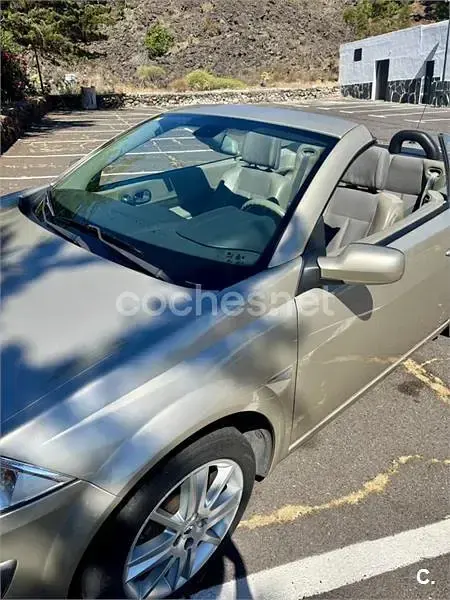 Usado Renault Mégane Cabriolet Privilege 135 CV (99 kW) 2005 Beige Descapotable