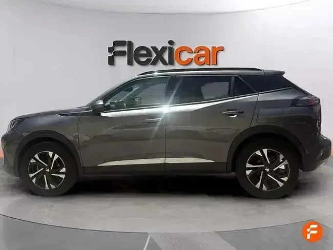 Usado Peugeot 2008 Allure 130 CV (95 kW) 2021 Gris SUV