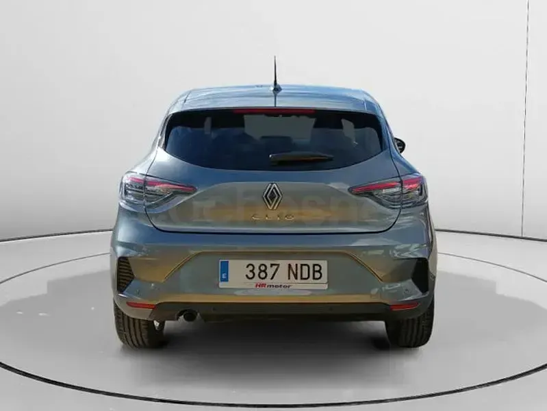 Usado Renault Clio V Evolution 100 CV (73 kW) 2025 Gris / plata Berlina