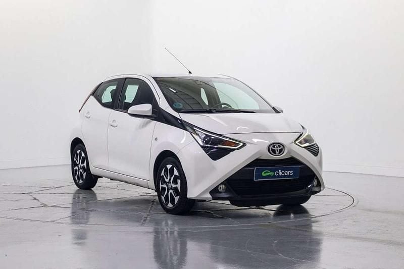 Usado Toyota Aygo X-play 72 CV (52 kW) 2019 Blanco Utilitario