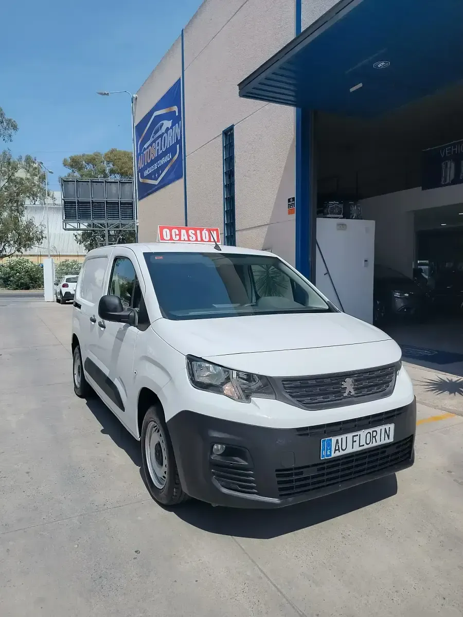 Usado Peugeot Partner Premium 100 CV (73 kW) 2019 Blanco Monovolumen