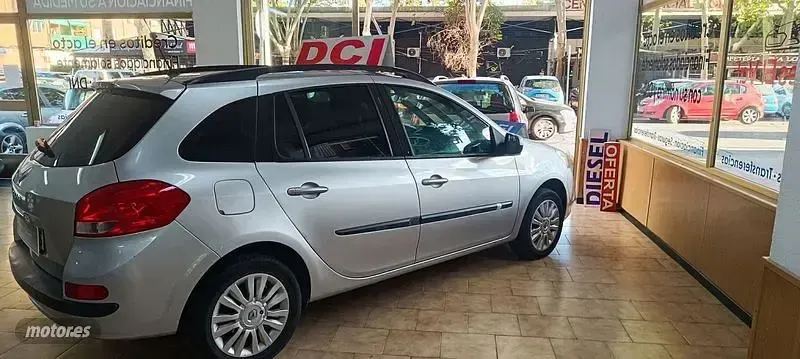 Usado Renault Clio 89 CV (65 kW) 2011 Plateado Familiar
