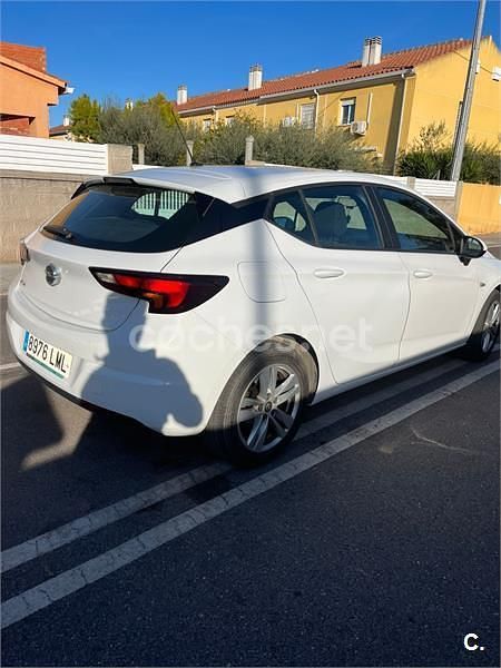 Usado Opel Astra 105 CV (77 kW) 2021 Blanco Berlina