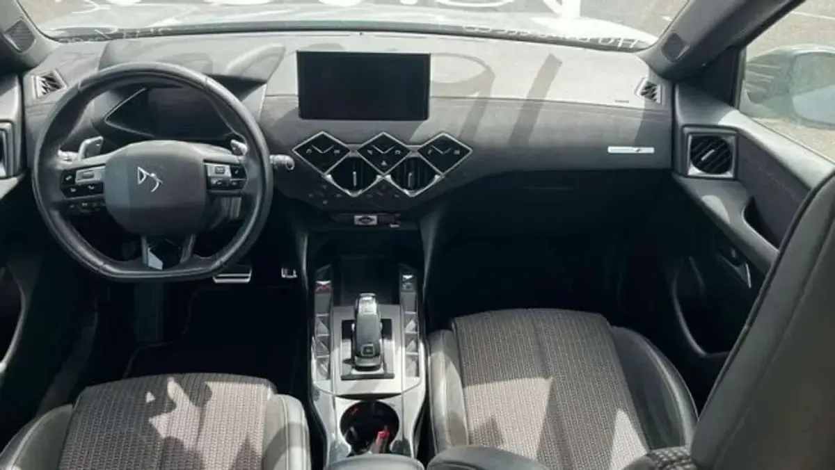 Begagnad Citroën DS3 PureTech 97 HK (71 kW) 2022 Grå Sedan
