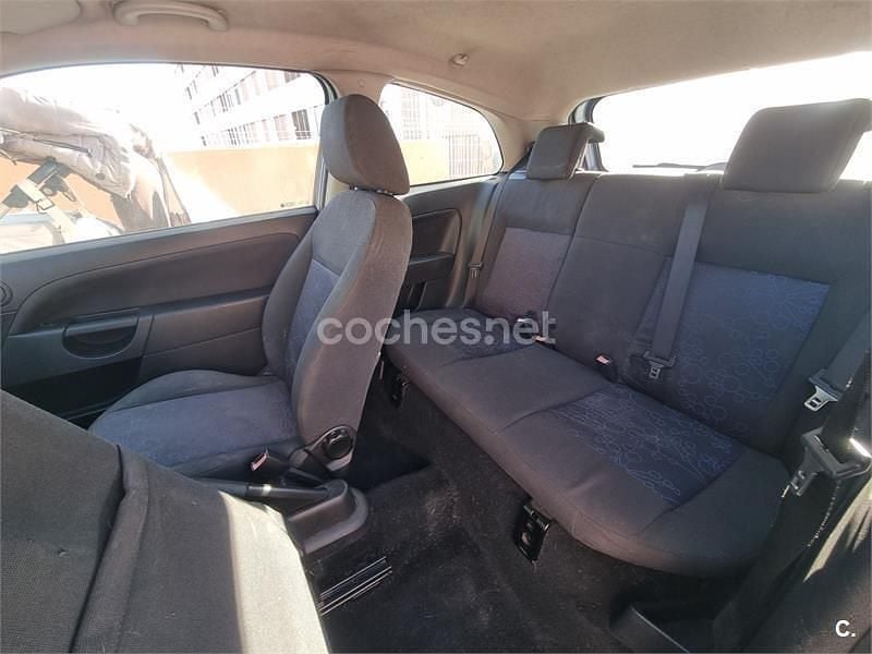 Azul Usado 2007 Ford Fiesta Ambiente Coupe | 2000 € (Buen precio) - Imagen 1/4