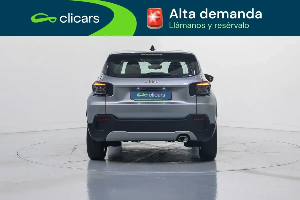 Usado Jeep Avenger Altitude 100 CV (73 kW) 2025 Gris / plata SUV