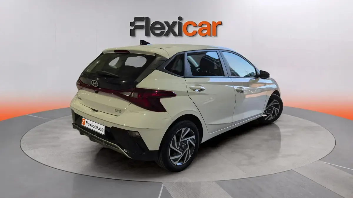 Usado Hyundai i20 101 CV (74 kW) 2024 Blanco Utilitario