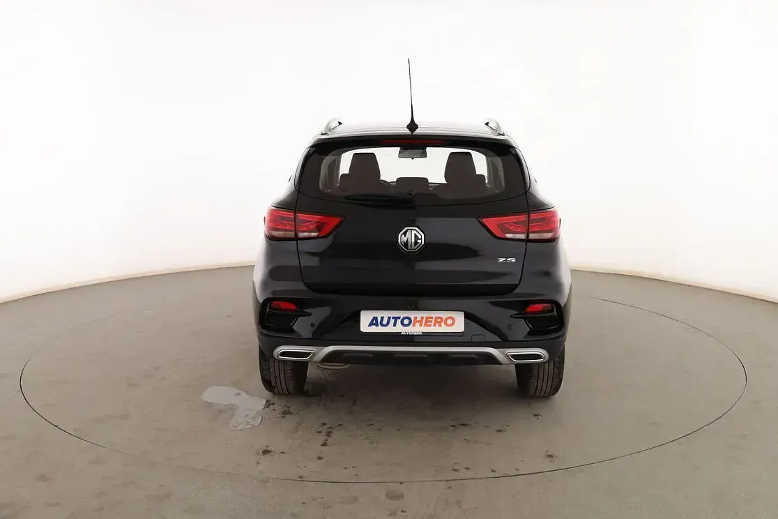 Usado MG ZS Comfort 106 CV (77 kW) 2023 Negro SUV