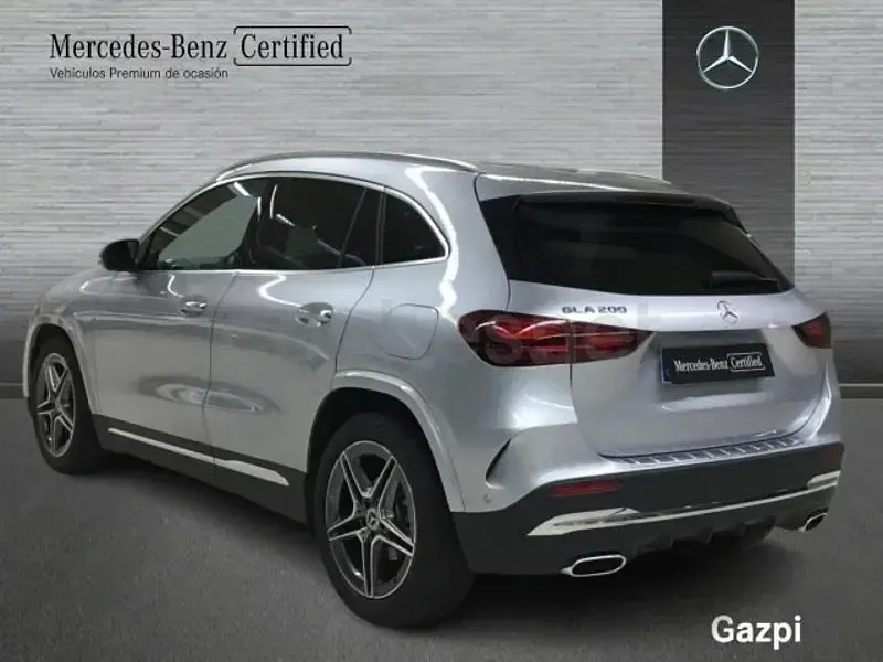 Usado Mercedes GLA200 163 CV (119 kW) 2025 Gris / plata SUV