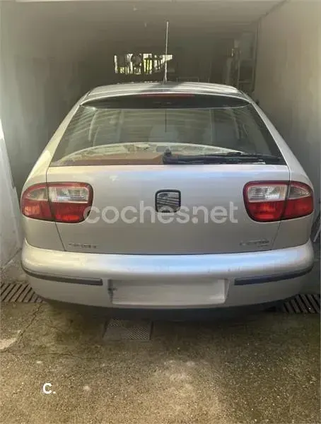 Usado Seat Leon 110 CV (80 kW) 2001 Gris / plata Utilitario