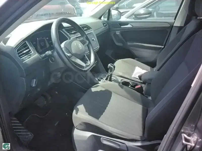 Usado VW Tiguan Allspace Life 150 CV (110 kW) 2022 Gris / plata SUV