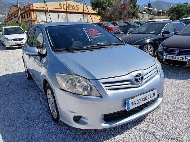 Usado Toyota Auris Active 132 CV (97 kW) 2013 Azul Utilitario