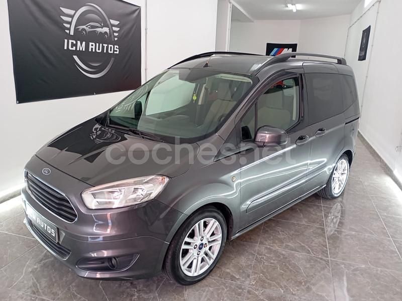 Gris / plata Usado 2017 Ford Tourneo Courier Titanium Monovolumen | 9990 € (Buen precio) - Imagen 1/4