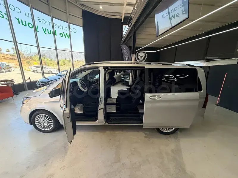 Usado Mercedes V220 Exclusive 163 CV (119 kW) 2019 Gris / plata Monovolumen