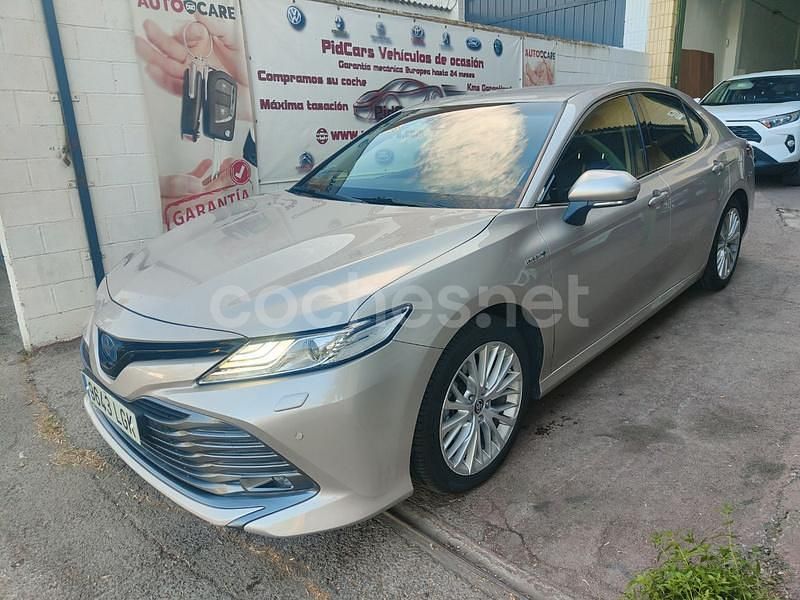 Beige Usado 2020 Toyota Camry Luxury Berlina | 22.000 € (Precio justo) - Imagen 1/4