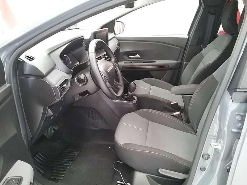 Usado Dacia Jogger Extreme 140 HP (102 kW) 2024 Cinzento Monovolume