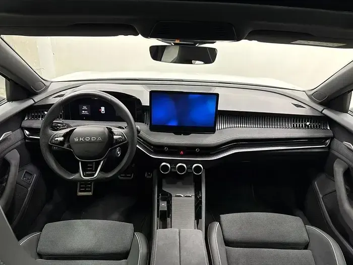 Usado Skoda Superb SportLine 204 CV (150 kW) 2026 Blanco Familiar