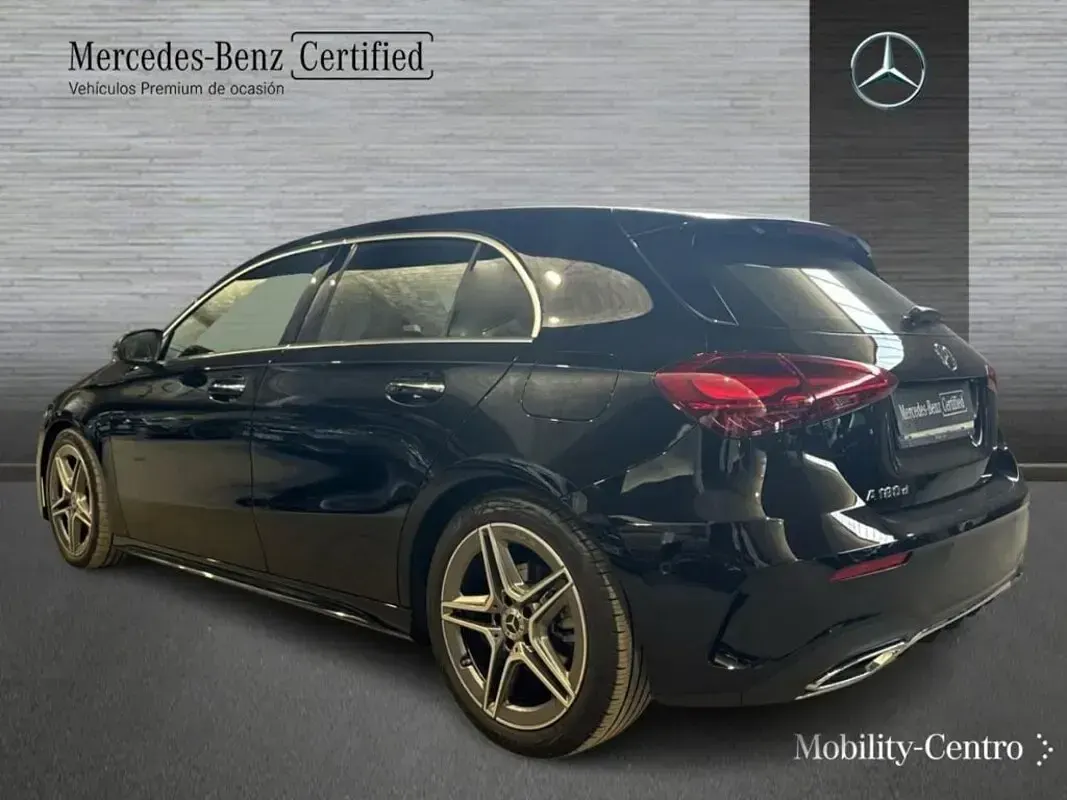 Usado Mercedes A180 116 CV (85 kW) 2024 Negro noche Berlina