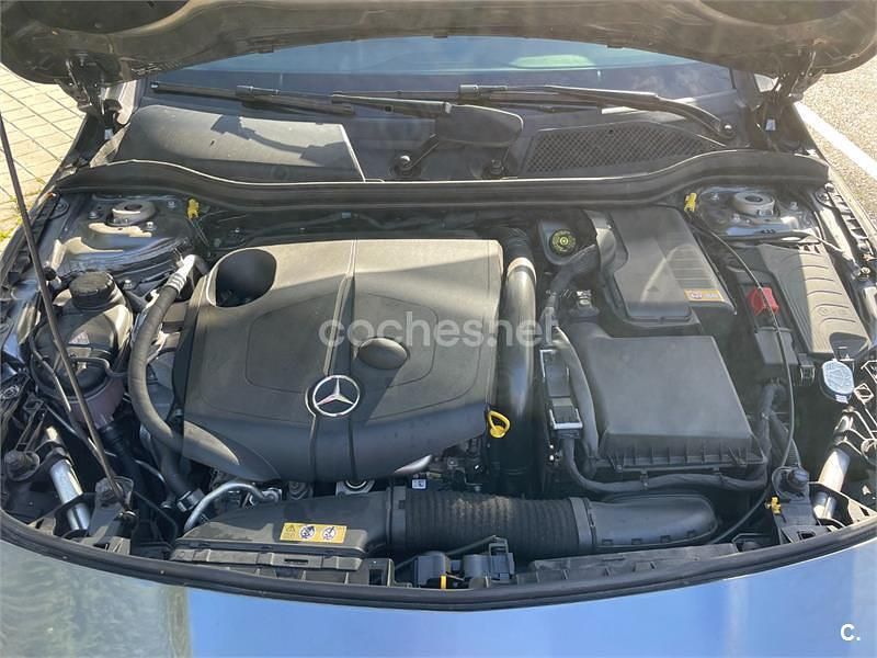 Usado Mercedes CLA200 Shooting Brake Urban 136 CV (100 kW) 2016 Gris / plata Familiar