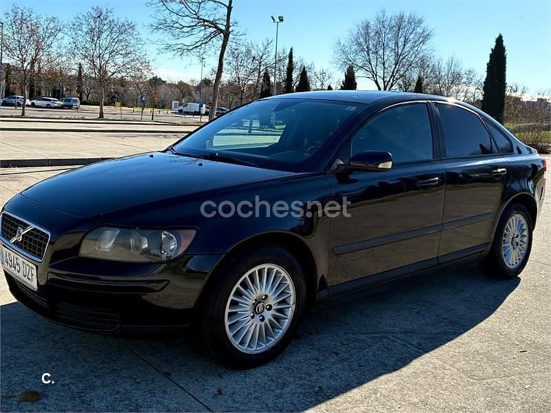 Negro Usado 2006 Volvo S40 Kinetic Berlina | 4899 € (Precio justo) - Imagen 1/4
