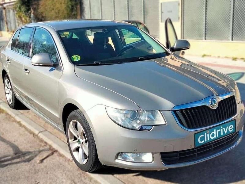 Begagnad Skoda Superb Elegance 140 HK (102 kW) 2010 Beige Sedan