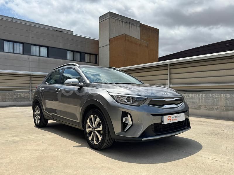 Gris / plata Usado 2024 Kia Stonic SUV | 19.450 € (Precio justo) - Imagen 1/4