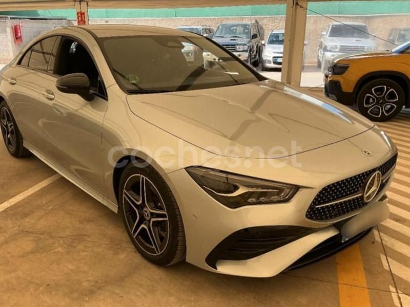 Gris / plata Usado 2025 Mercedes CLA200 Berlina | 39.990 € (Precio justo) - Imagen 1/4