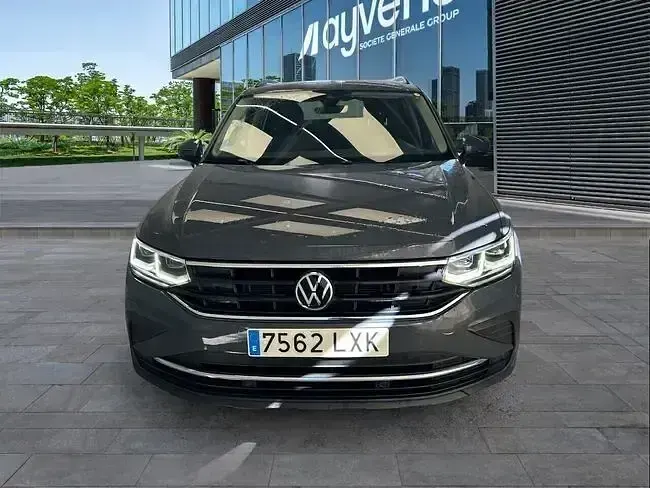 Usado VW Tiguan Life 150 CV (110 kW) 2022 Gris / plata SUV