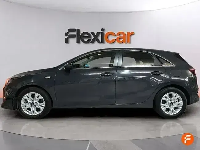 Usado Kia Ceed 136 CV (100 kW) 2023 Gris Utilitario
