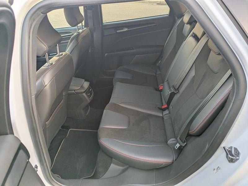 Usado Ford Mondeo ST-Line 187 CV (137 kW) 2021 Blanco Familiar