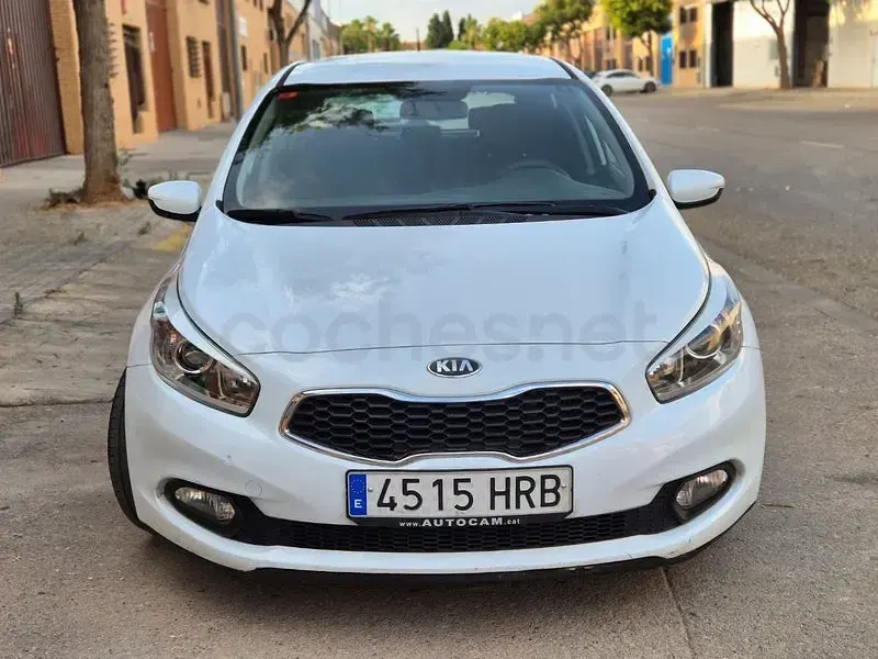 Usado Kia Ceed GT 90 CV (66 kW) 2013 Blanco Berlina