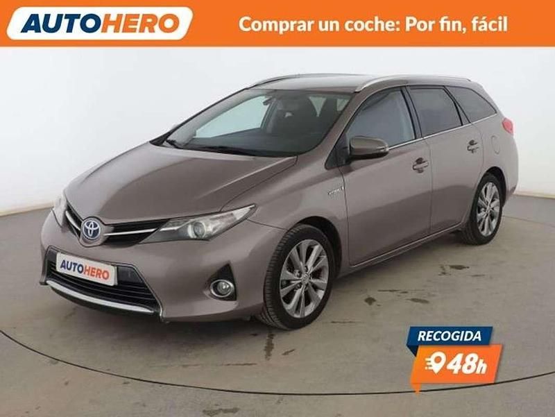 Usado Toyota Auris Hybrid Advance 136 CV (100 kW) 2014 Beige Utilitario