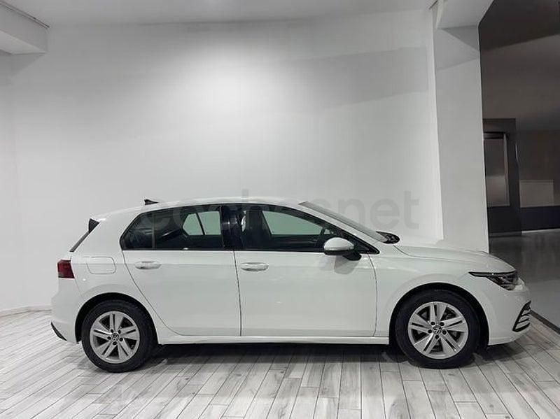 Usado VW Golf VIII 110 CV (80 kW) 2021 Blanco Berlina
