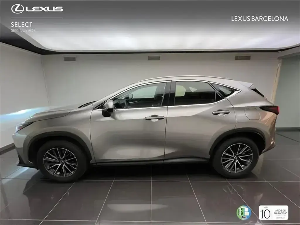 Usado Lexus NX450h+ 309 CV (227 kW) 2025 Gris / plata SUV