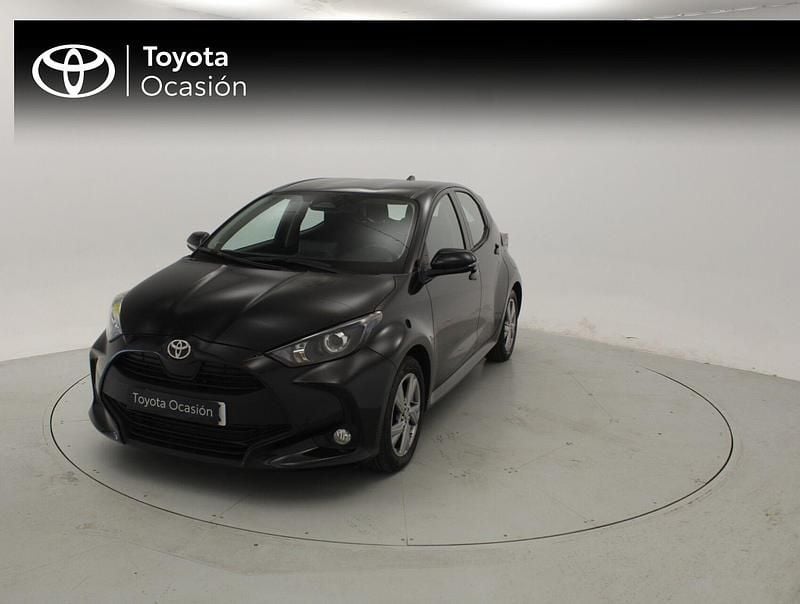 Negro Usado 2024 Toyota Yaris Hybrid Active Berlina | 21.925 € (Precio justo) - Imagen 1/4