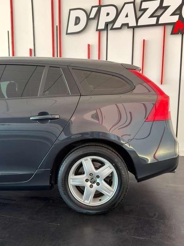 Usado Volvo V60 Momentum 114 CV (83 kW) 2015 Gris Familiar